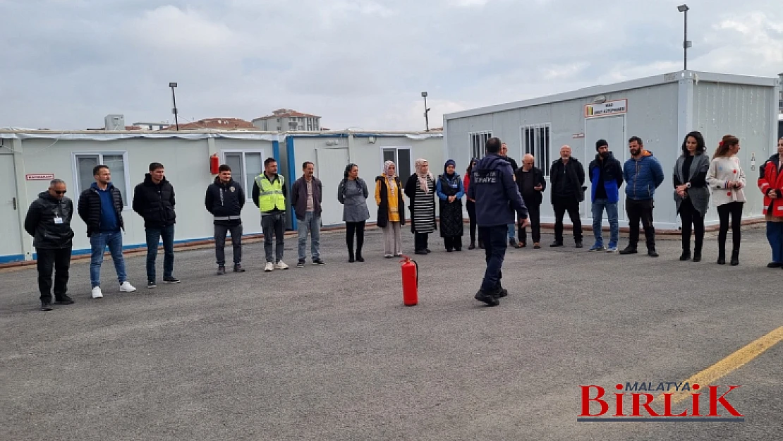 Büyükşehir İtfaiye Daire Başkanlığından Konteyner Kentlerde Kalanlara Yangın Eğitimi