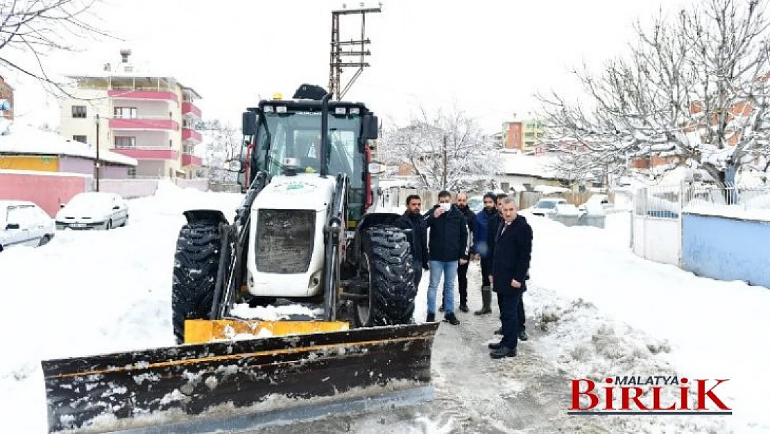 Çınar, Ekiplerimiz Bütün Mahallelerde Kar Mesaisini 7/24 Sürdürüyor