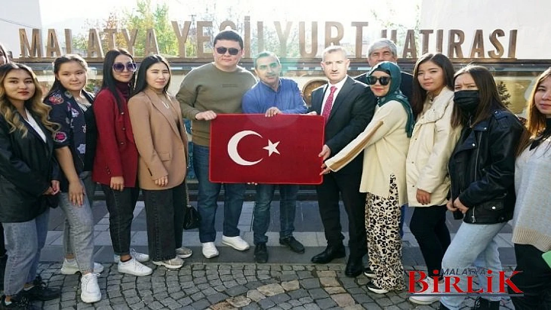 Çınar, Kazakistan'lı Akademisyen Ve Öğrencileri Tarihi Yeşilyurt Konaklarında Ağırladı