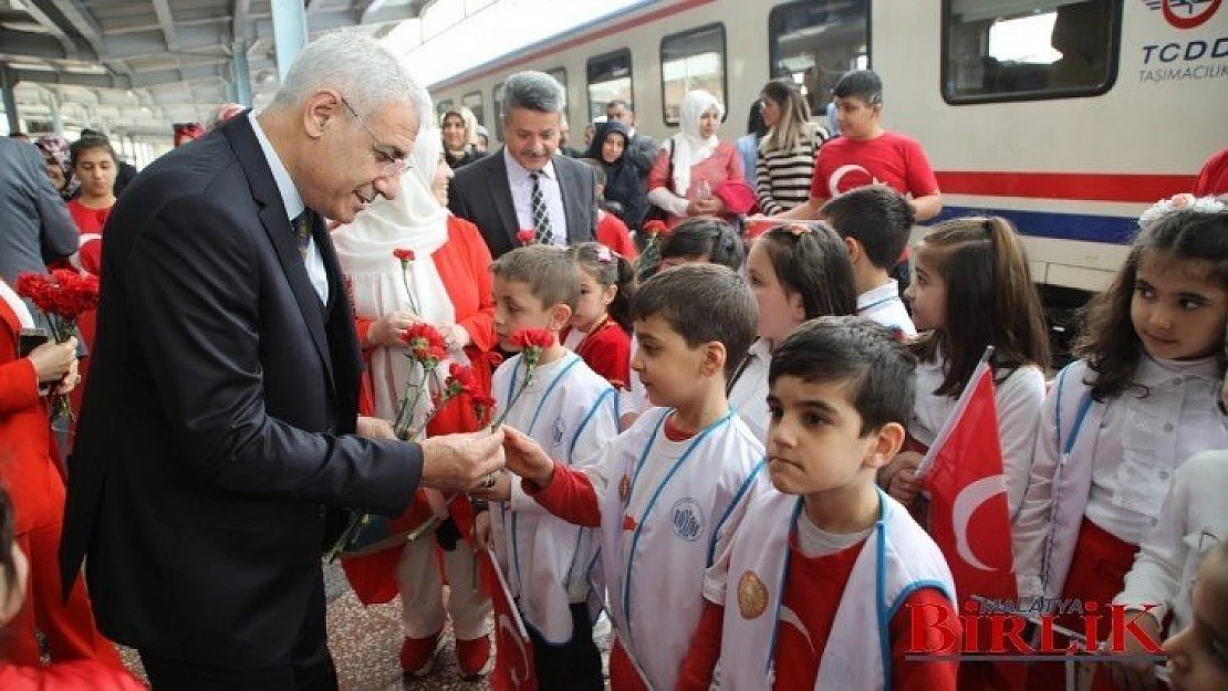 Çocuklarımıza Türk Bayrakları Çok Yakıştı