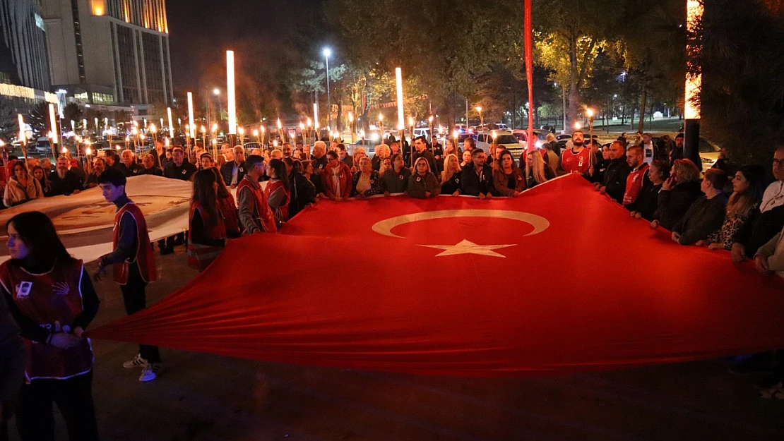 Cumhuriyet Halk Partisi'nden Ata'ya Saygı Nöbeti