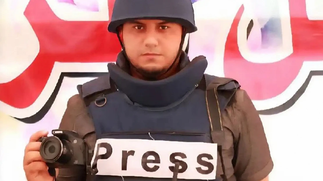 Gazze'de Bir Gazeteci Daha Ailesiyle Birlikte Şehit Edildi