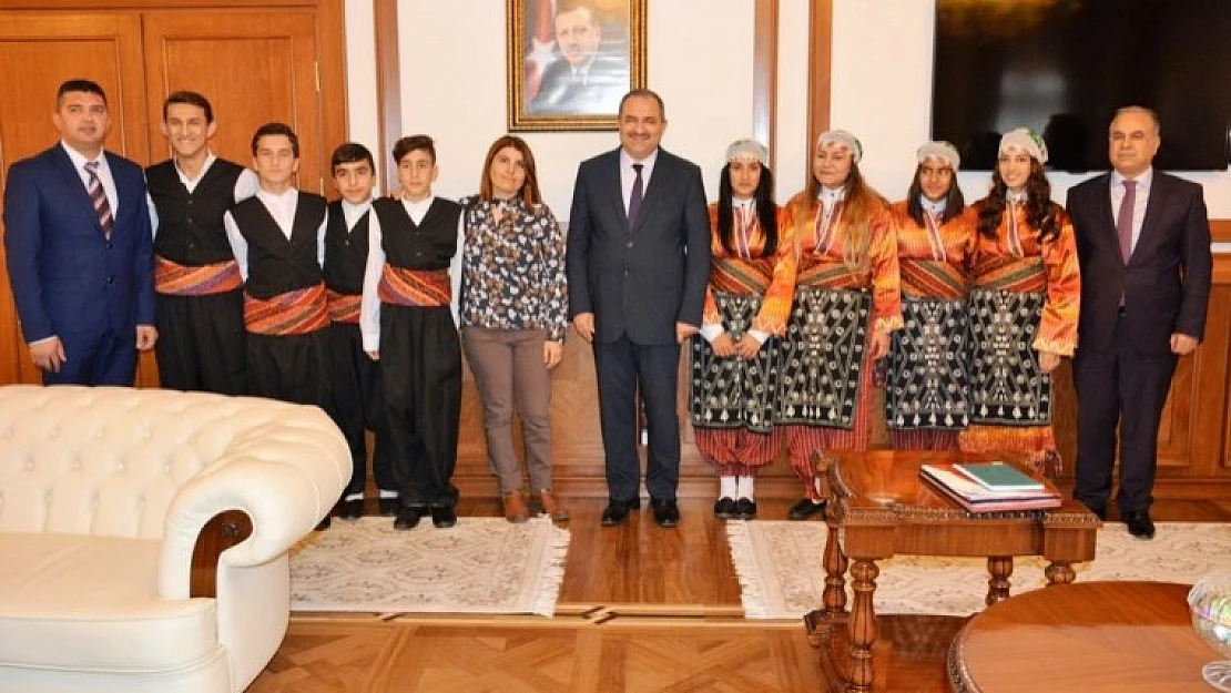 Malatya Asp Halk Oyunu Ekibi Vali Ali Kaban'ı Makamında Ziyaret Etti