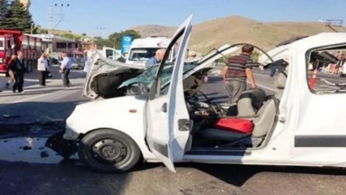 Akçadağ'da Feci Kaza, 2 Ölü 3 Yaralı
