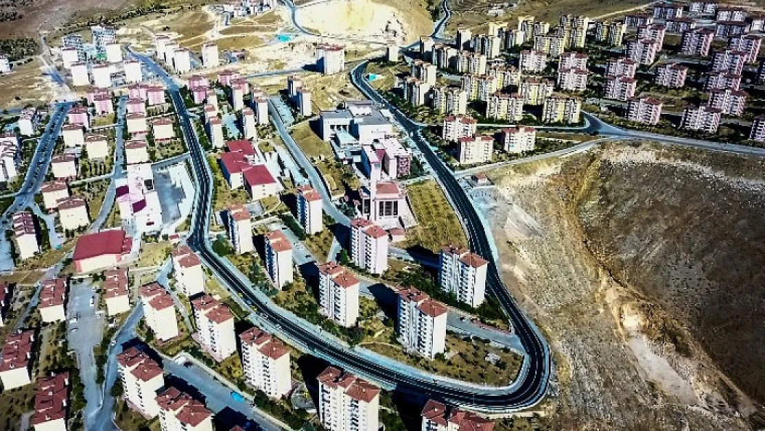 Büyükşehir Billur Ve Uyakat Caddelerini Asfaltladı