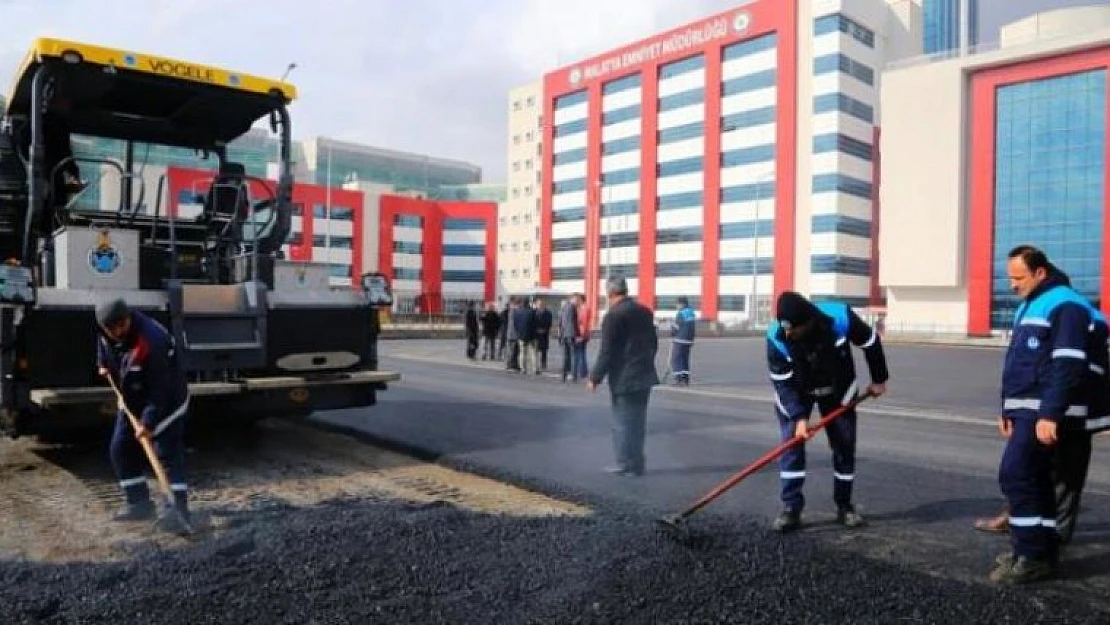 Emniyet Müdürlüğü'nün Bahçesi Ve Otopark Alanı Sıcak Asfalt Yapıldı