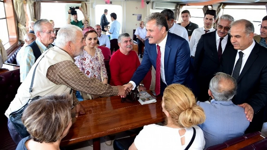 Karakaya Baraj Gölünde Tekne Gezisi