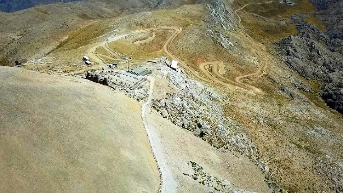 Nemrut Dağı'nın 3 Km'lik Yolu Yapılıyor