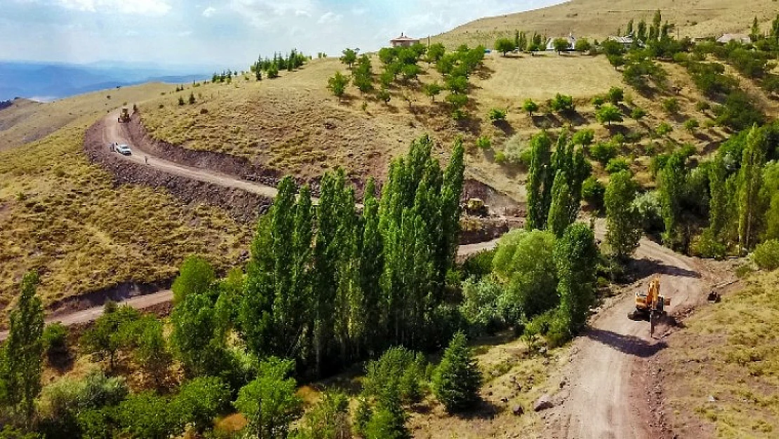 Büyükşehir Kuluncak'ta Yol Çalışmalarına Hız Verdi