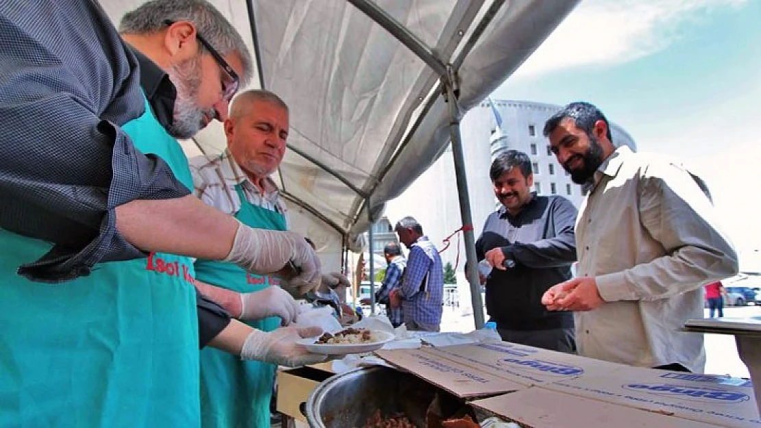 Meşale Derneği 10. Kermesini Açtı