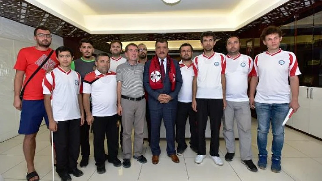 Eskişehir Görme Engelliler Spor Kulübü Sporcuları, Başkan Gürkan'ı Ziyaret Etti