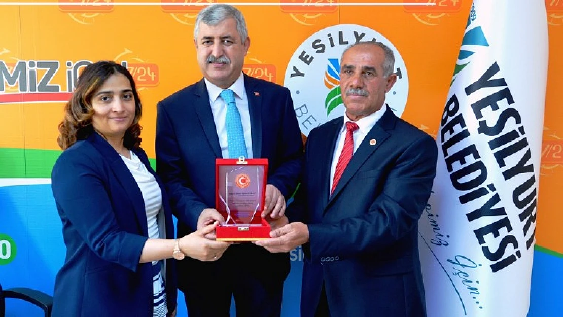 Polat, Gazilerimiz ve Şehitlerimiz Bayrağımızı Dimdik Ayakta Tutuyor