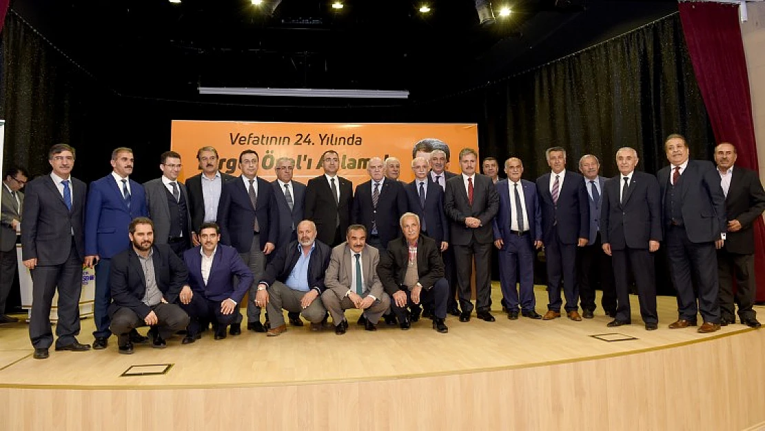 Büyükşehir Belediyesi, Merhum Özal'ı Panelle Andı...