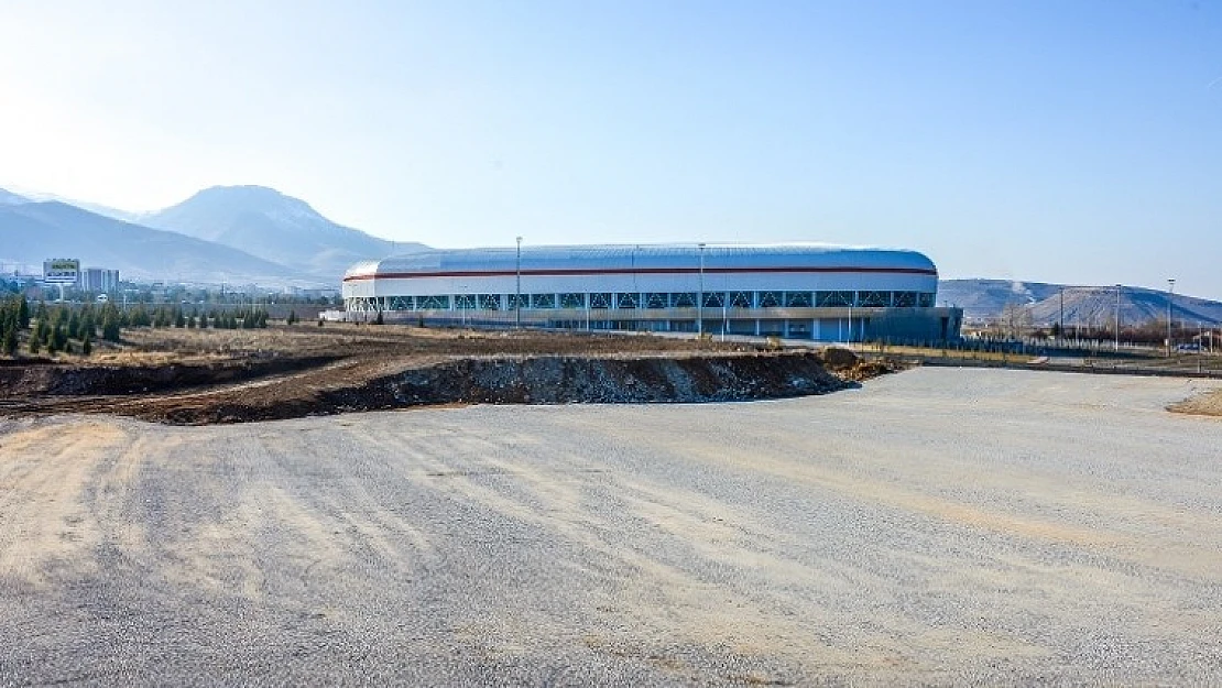 Büyükşehir Belediyesi Yeni Stadın Otoparkını Genişletti