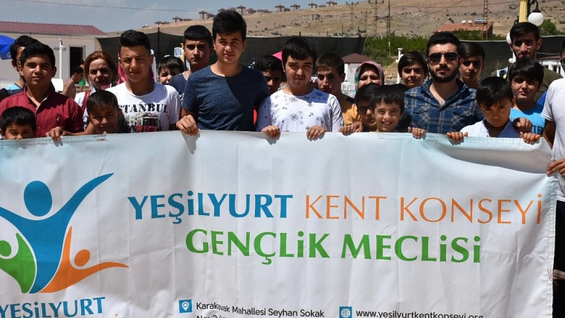 Yeşilyurt Kent Kentkonseyiden Havuz Keyfi