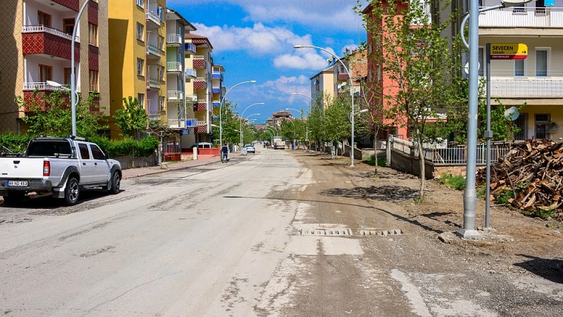 İnderesi Caddesi'de Yenilenme Çalışması Devam Ediyor