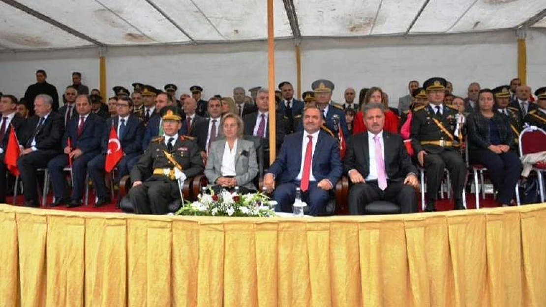 Türk Milleti, Dünyanın En Onurlu, En Cesur ve Vatan Sevgisi En Yüksek Milletidir