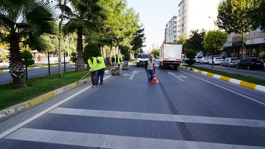 Adıyaman Belediyesi Kaldırım Taşlarını Boyadı