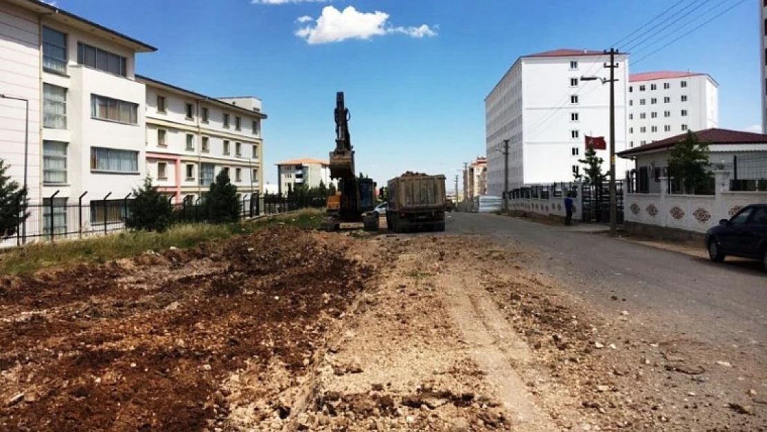 Altınşehir'de Yol Genişletme ve Düzenleme Çalışması