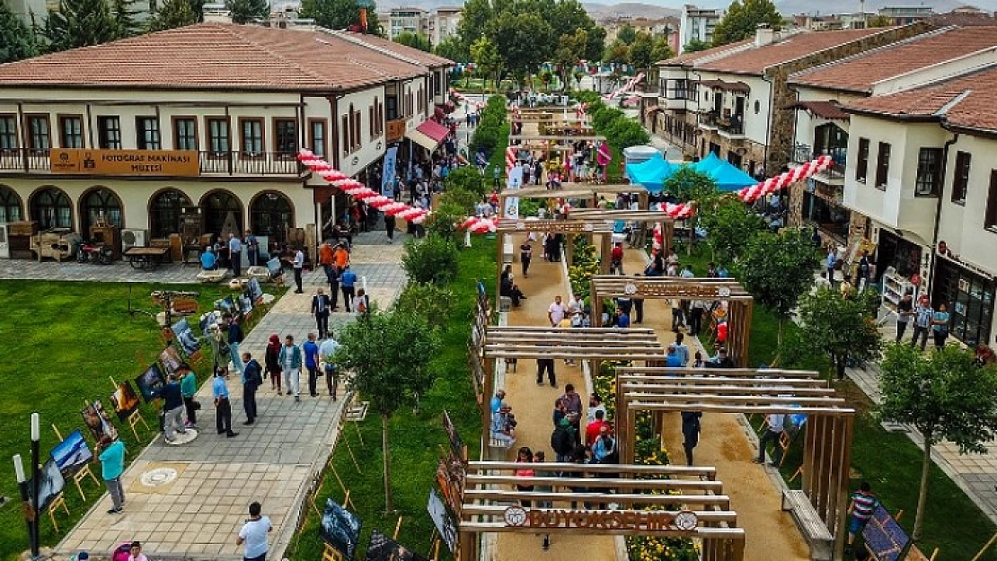 Türkiye'nin En Büyük Fotoğraf Makinası Müzesi Açıldı