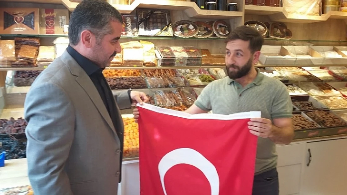 MHP'den Barış Pınarı Hakeratına Türk Bayraklı Destek