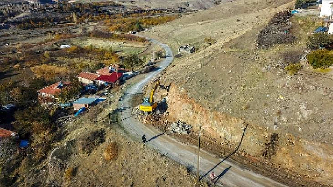 Büyükşehir Arguvan'da Yeni Yol Açma Ve Genişletme Çalışmaları Yaptı