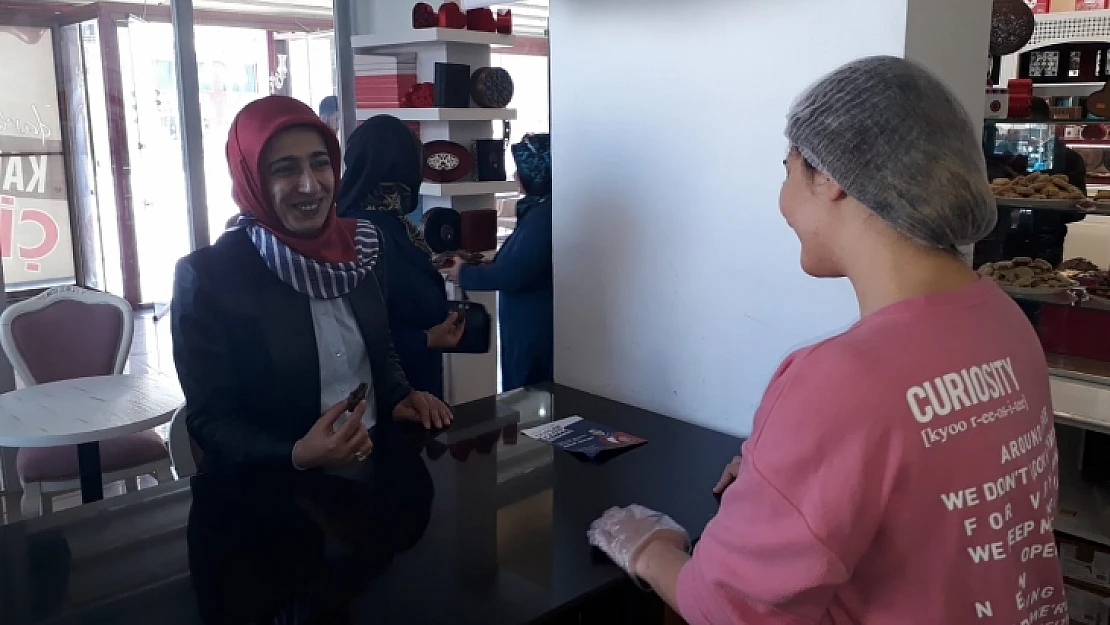 Akkurt Fahri Kayahan Esnafını Ziyaret Etti