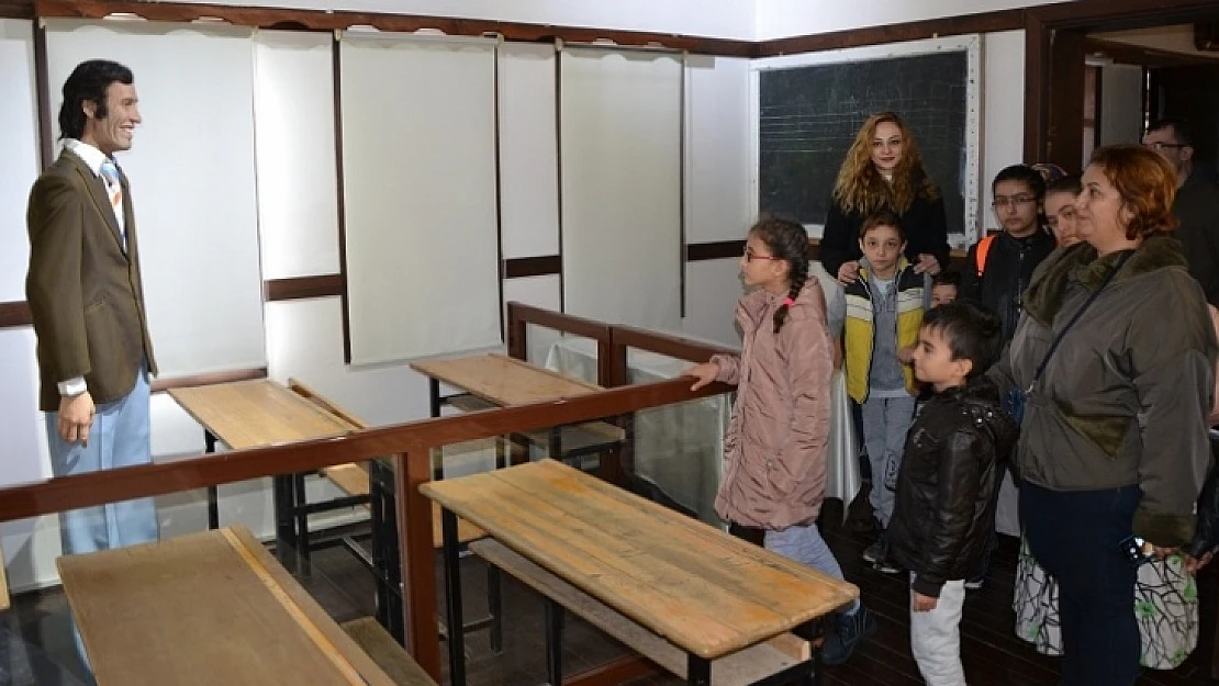 Özel Çocukların Müze Gezisi