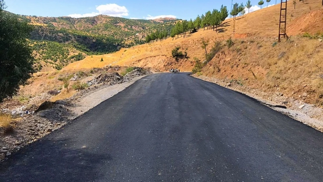 Büyükşehir Pütürge'de Yol Çalışmalarına Devam Ediyor