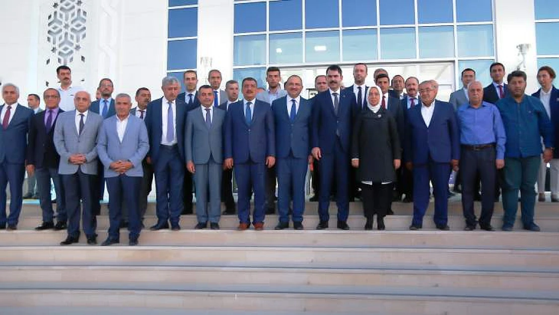 Çevre Ve Şehircilik Bakanı Kurum, Battalgazi Belediyesi'ni Ziyaret Etti