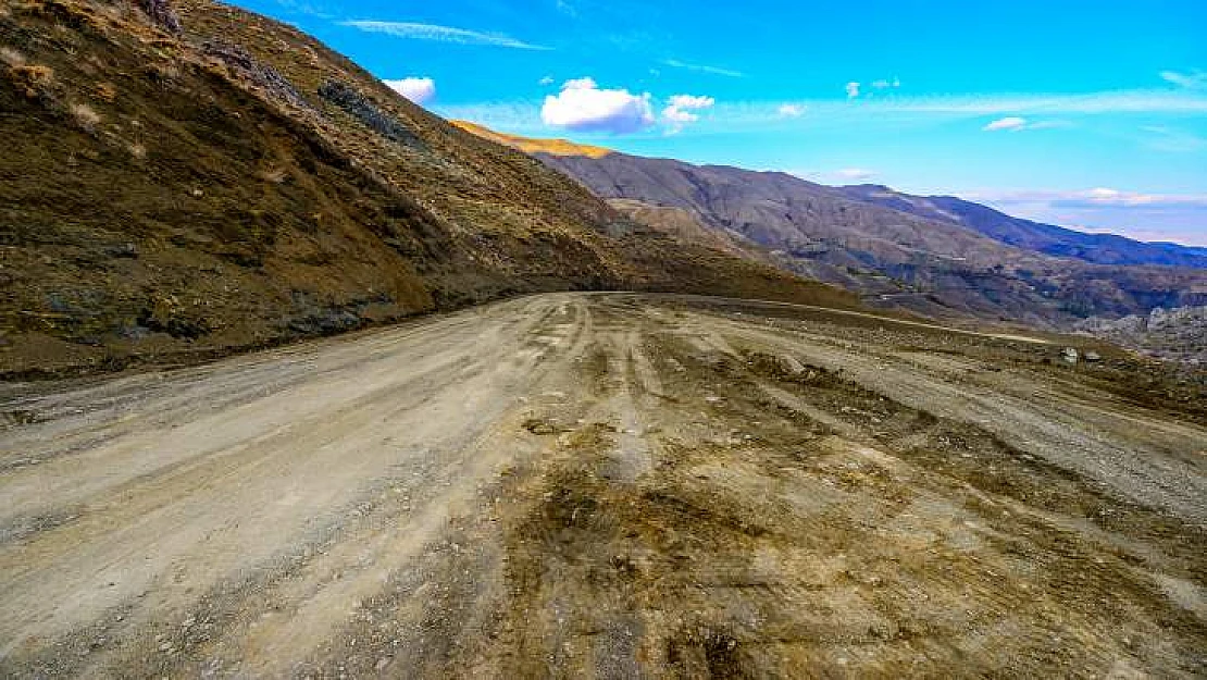 Büyükşehir Pütürge'de 5 Mahallenin Ulaşım Sorununu Çözdü