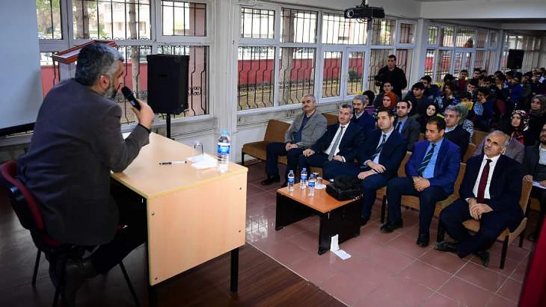'Algılama Ve İdrâk Dünyamızı Kitap Üzerine İnşa Edelim'