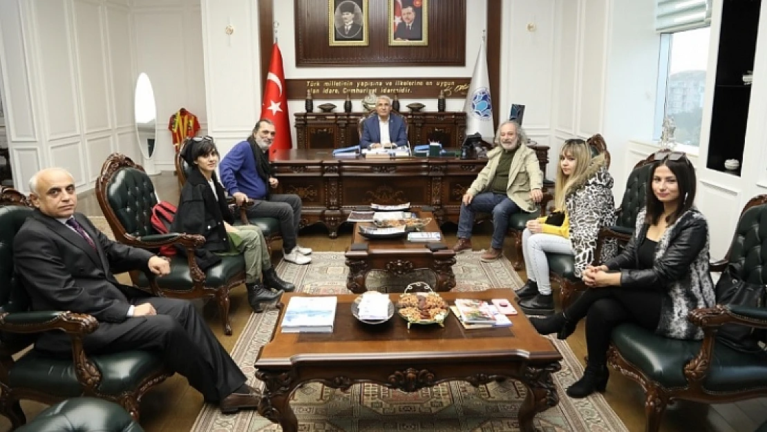 Oyuncu Ve Senaristlerden Başkan Osman Güder'e Ziyaret