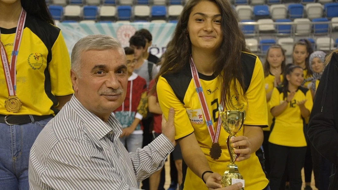 Amatör Sporculara Kupa ve Madalyaları Verildi