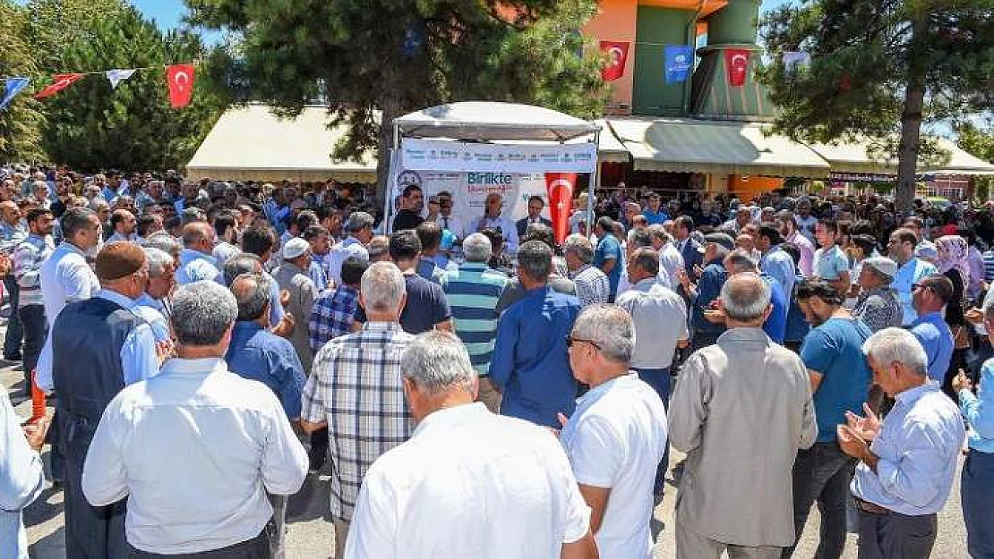 HACI ADAYLARI SALÂVATLARLA DUALARLA UĞURLANDI