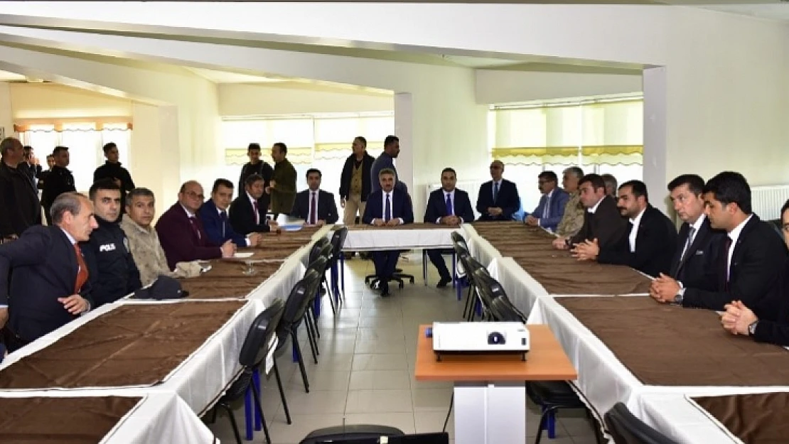 Vali Baruş, Doğanyol Muhtarlarıyla, Kurum Yetkililerini Bir Araya Getirdi