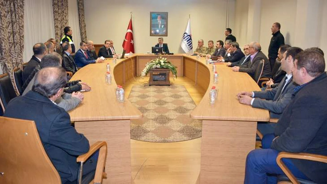 Vali Baruş Başkanlığında Eğitim ve Bilgilendirme Toplantısı Gerçekleştirildi