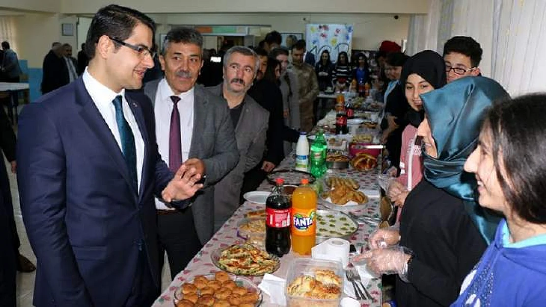 Hekimhan Anadolu Lisesinde Kermes Düzenlendi