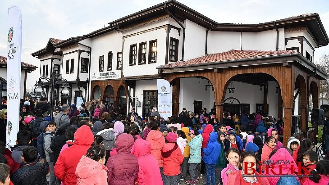 Hayırsever İşadamından 3 Bin Öğrenciye Giyecek Yardımı