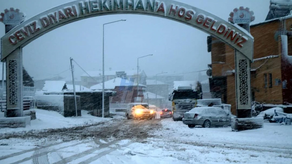 Hekimhan'da Kar Yağışı Nedeniyle Yollar Kapandı