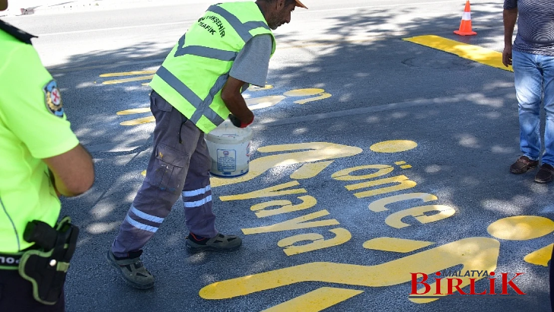 Malatya Büyükşehir Belediyesi Yaya Geçitlerini Yeniliyor