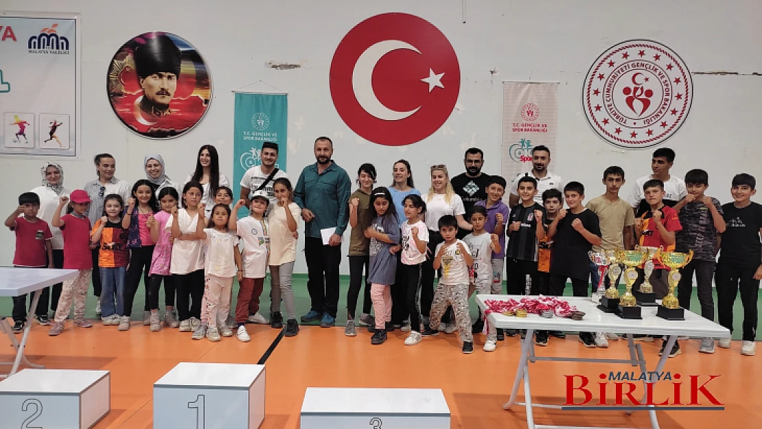 Malatya Curling Turnuvası Depremzedelere Moral Oldu