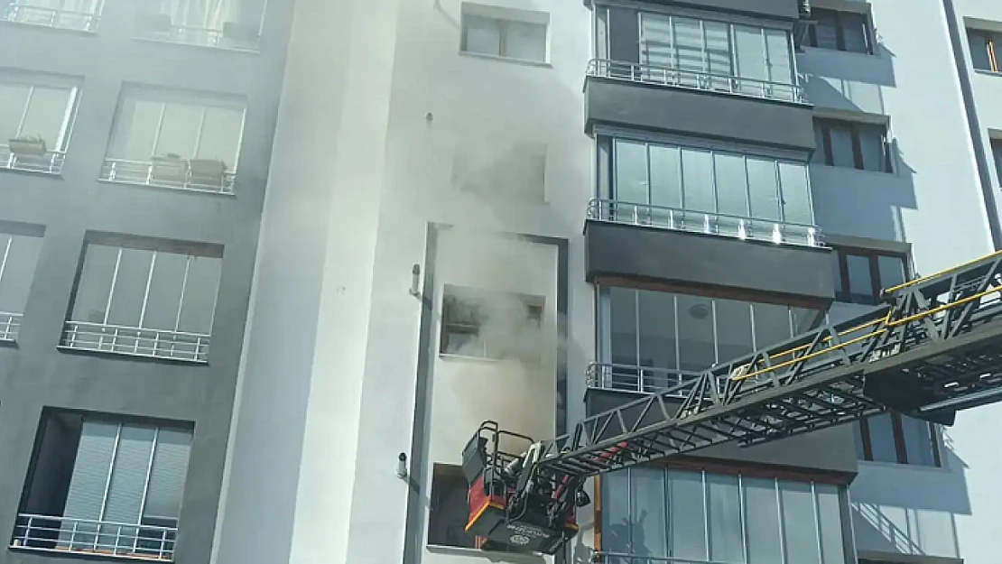 Malatya'da Apartman Dairesinde Yangın Paniği