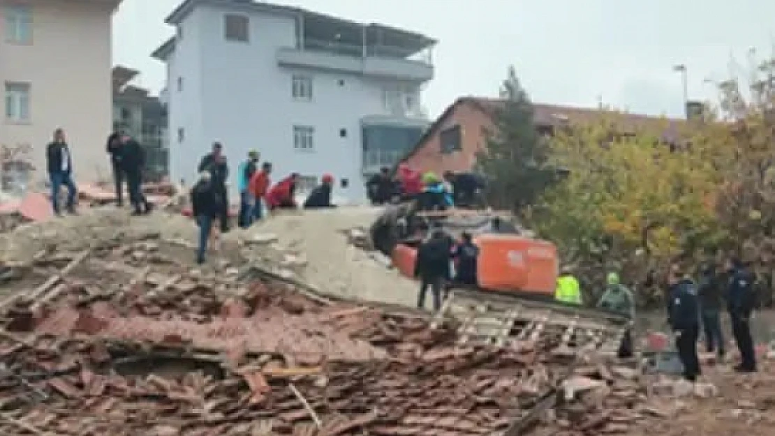 Malatya'da Bir Bina yıkım esnasında Çöktü: Bir Kişi Enkaz Altında