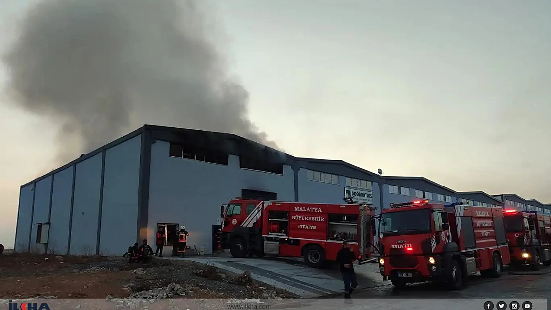 Malatya'da Kağıt Fabrikasında Yangın