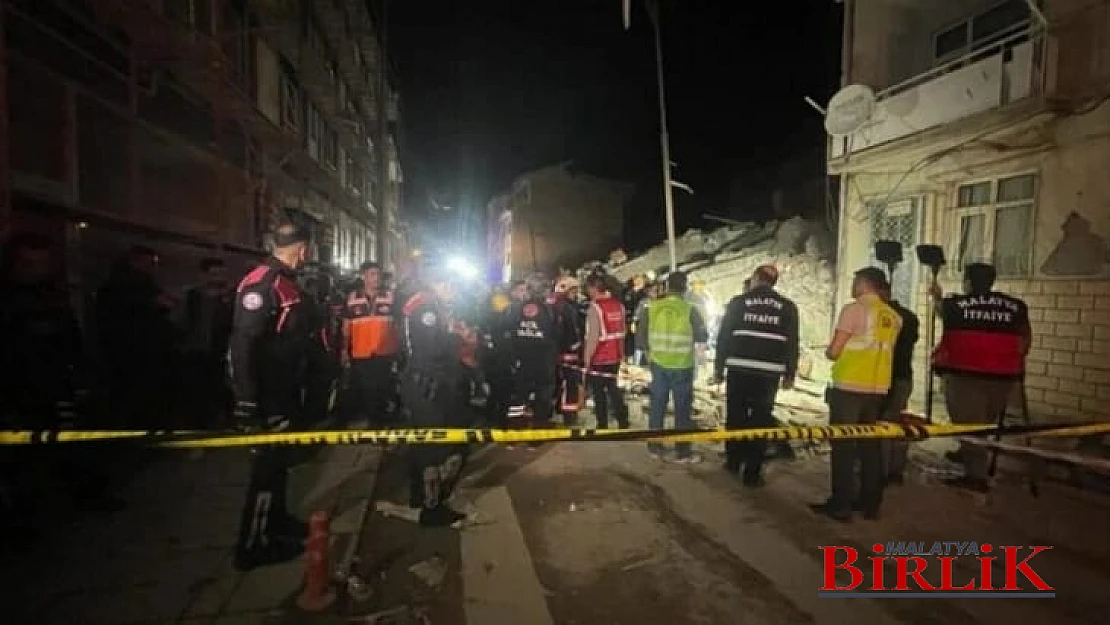 Malatya'da Katlı Bina Kendiliğinden Çöktü