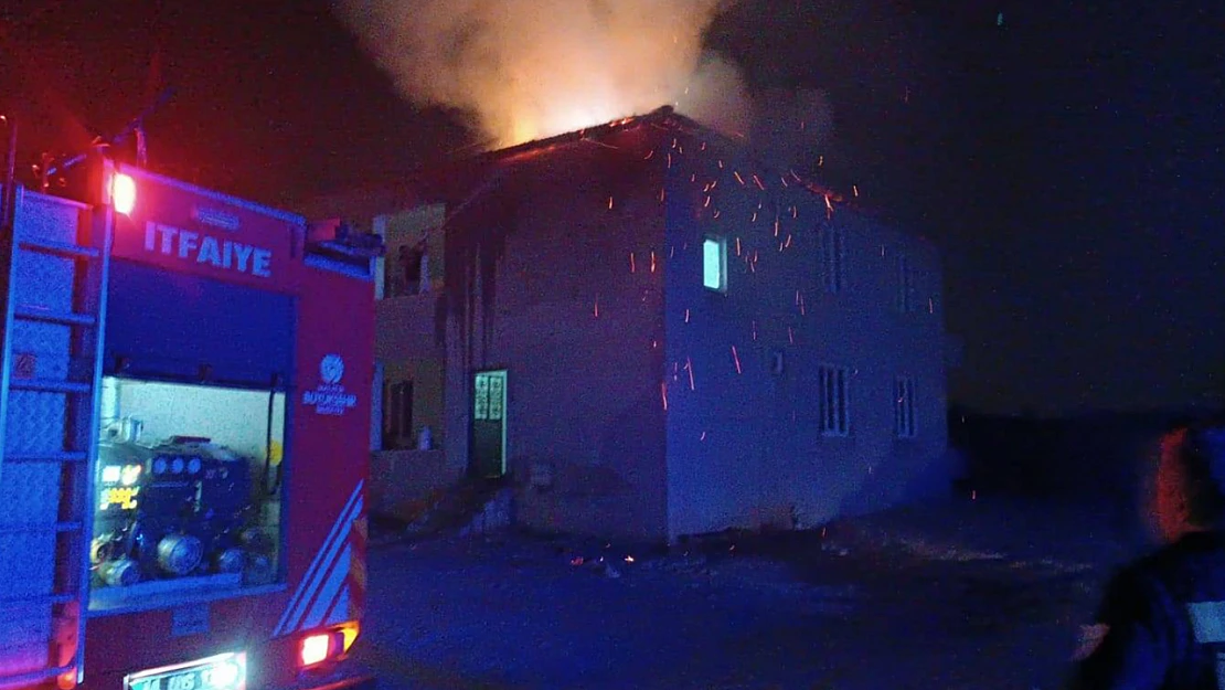 Malatya'da korkutan çatı yangını