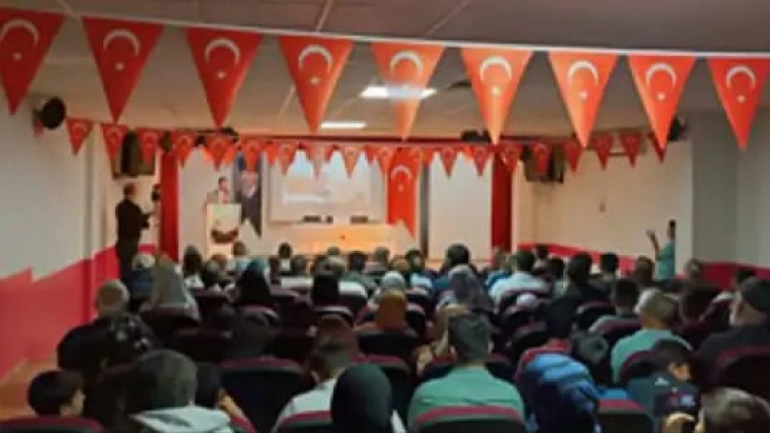 Malatya'da 'Peygamberimiz ve Şahsiyet İnşası' Konferansı Düzenlendi