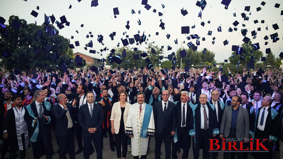 Malatya Turgut Özal Üniversitesi'nde Mezuniyet Heyecanı