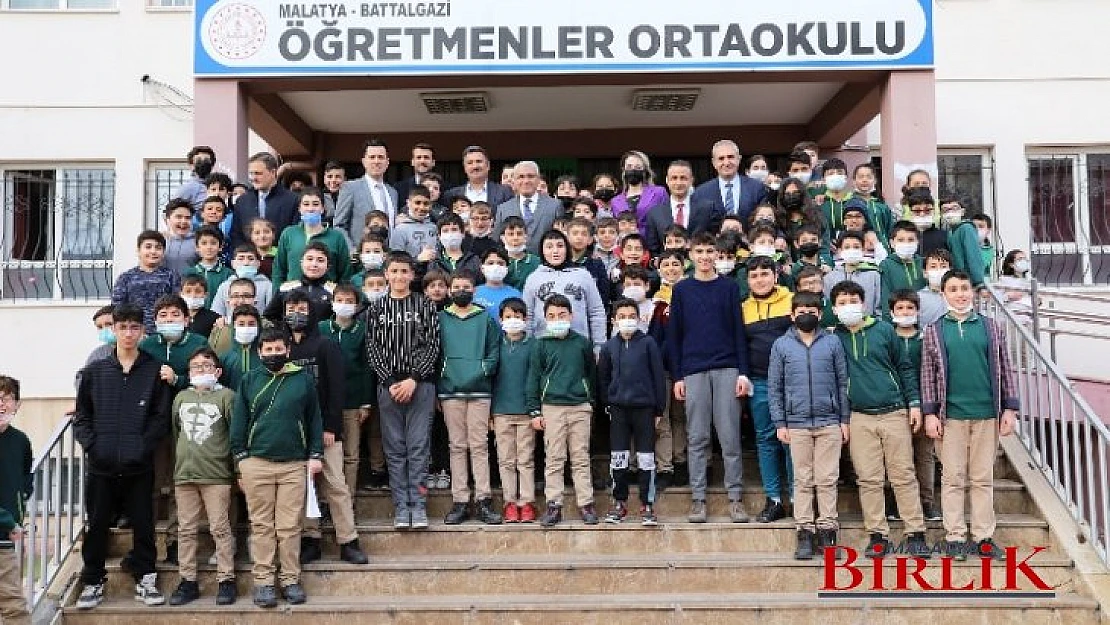 Öğrencilerin Coşkulu Gösterisi Başkan Güder'i Duygulandırdı